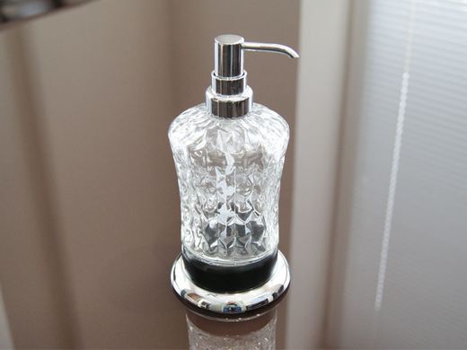 Фото Дозатор для жидкого мыла KUGU Versace Freestand 230C&B, хром/черный