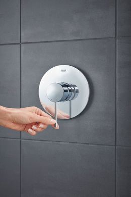 Фото Змішувач для душу Grohe Essence 24057001